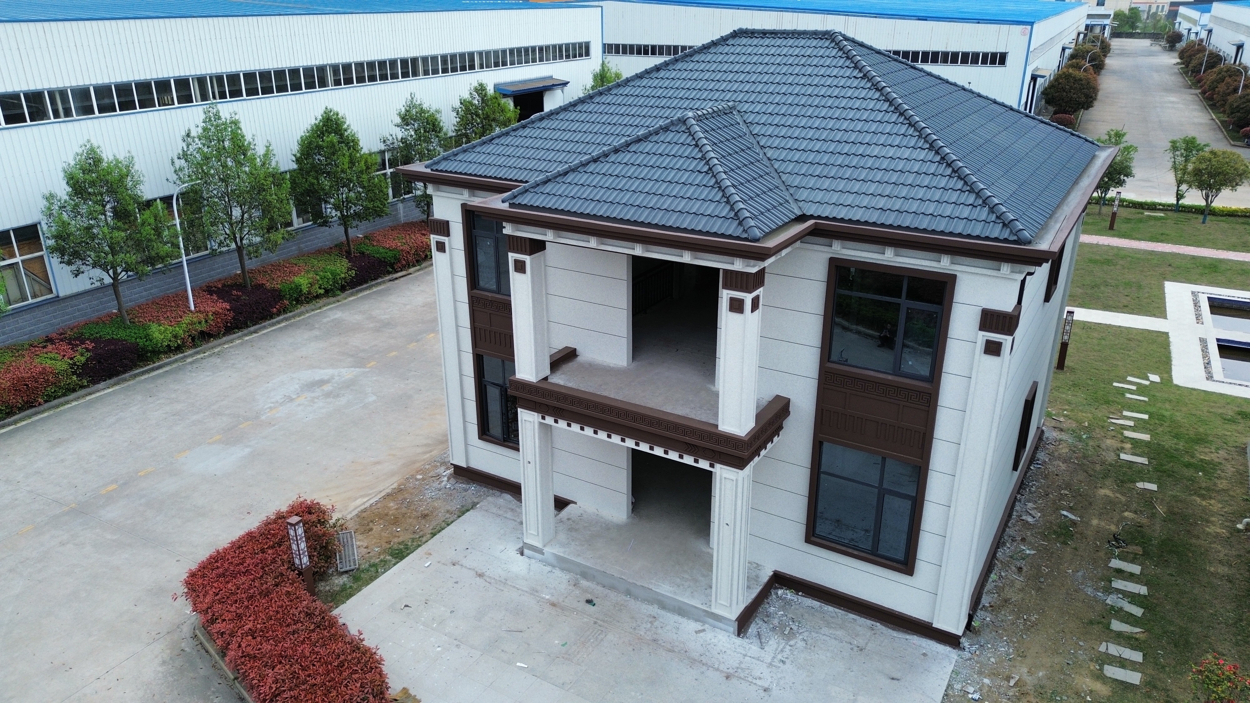 已建成的两层乡村住宅航拍实景