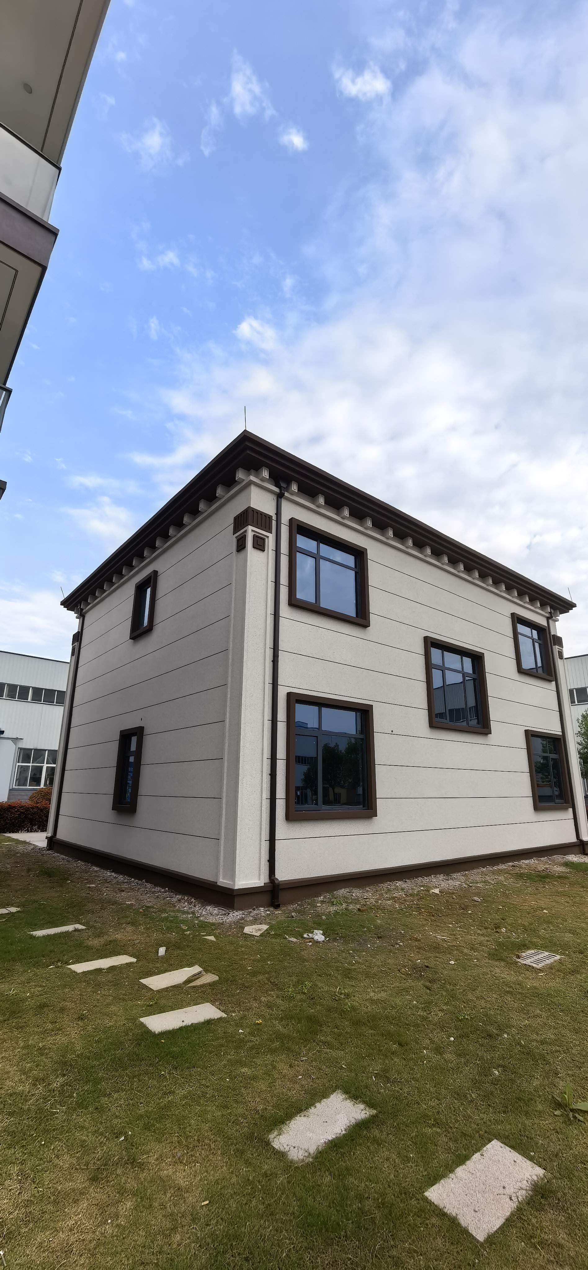 两层乡村住宅背立面实拍